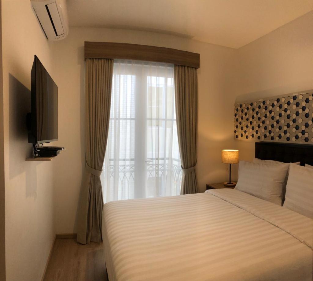 Bening Boutique Hotel Managed By Salak Hospitality Bekasi Exterior foto